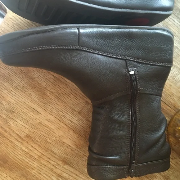 EUC FitFlop Dark Brown Leather Crush Boot Zipper Closure & Microwabbleboard Sole - Picture 7 of 12